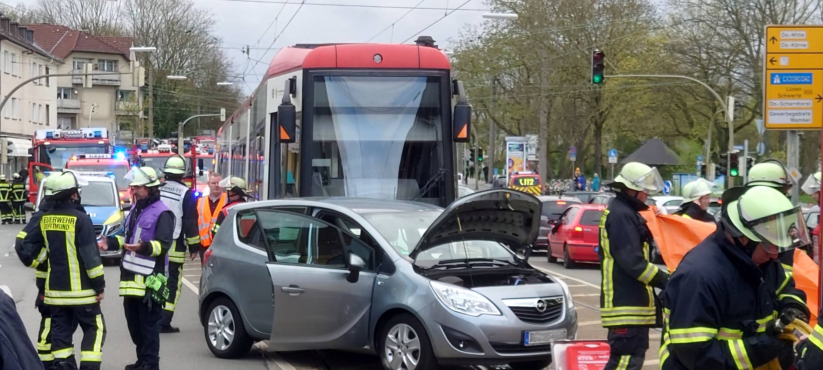 Wambeler Hellweg: Unfall mit Bahn in Dortmund