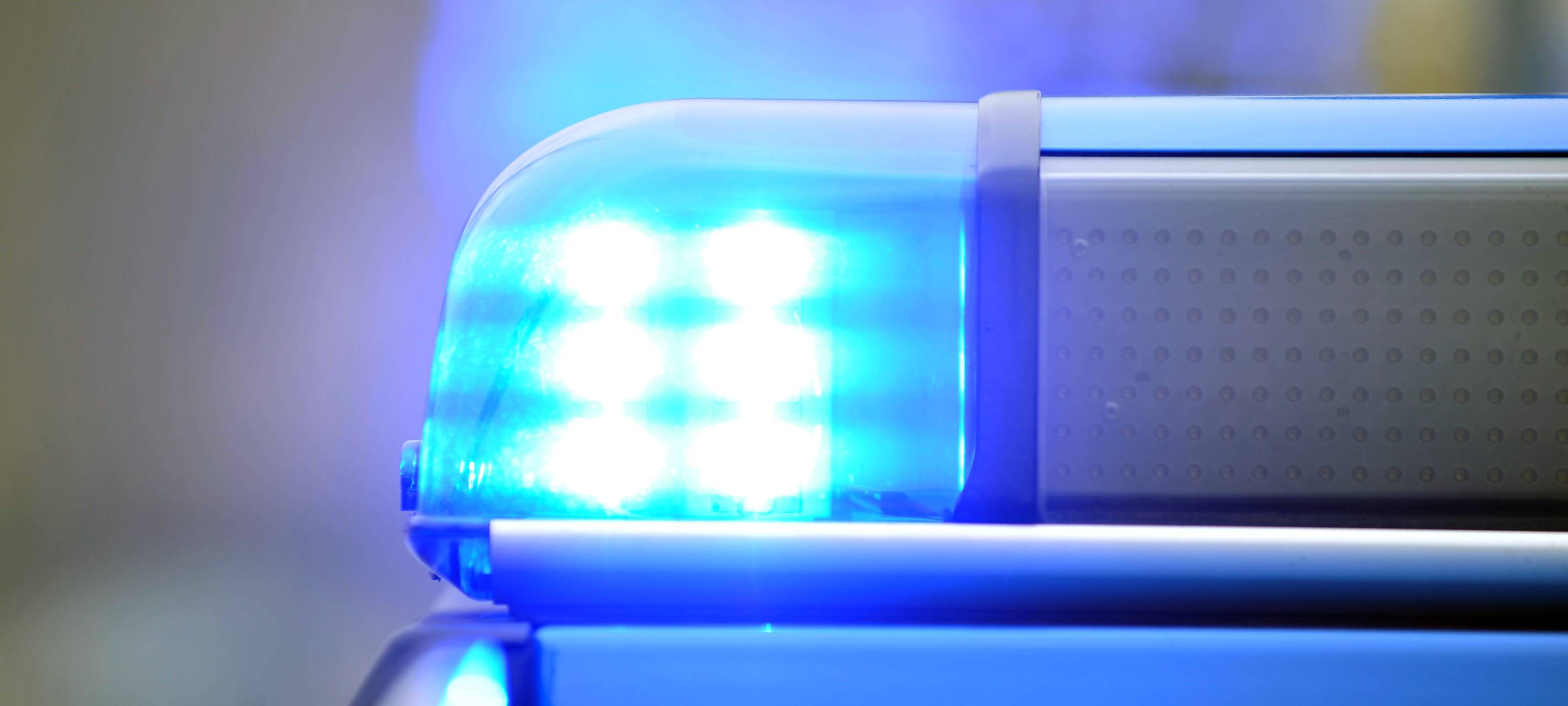 Einsatzkräfte der Präsenzkonzeption ,,Fokus" kontrollieren zahlreiche Personen und Fahrzeuge im Dortmunder Stadtgebiet