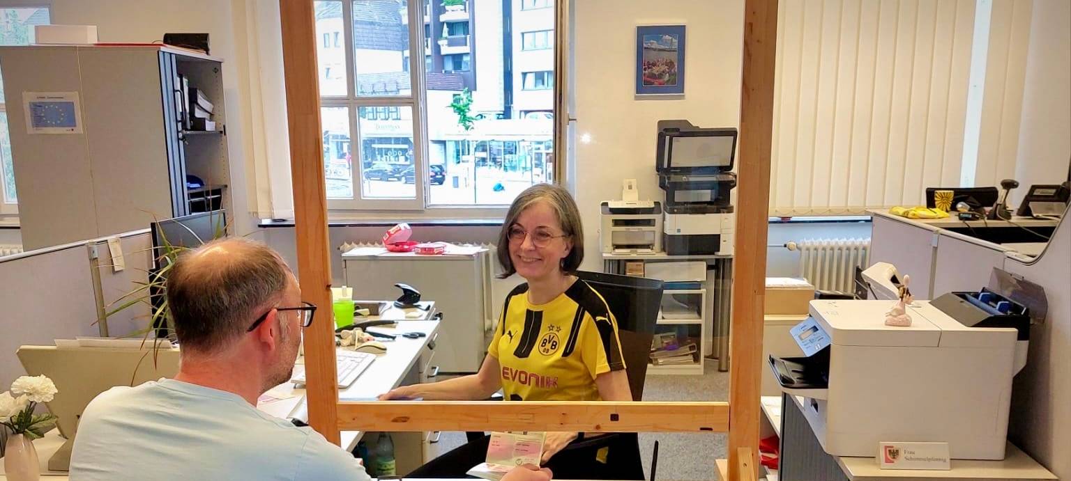 Dortmund: 200 BVB-Fans mit Reisepässen versorgt