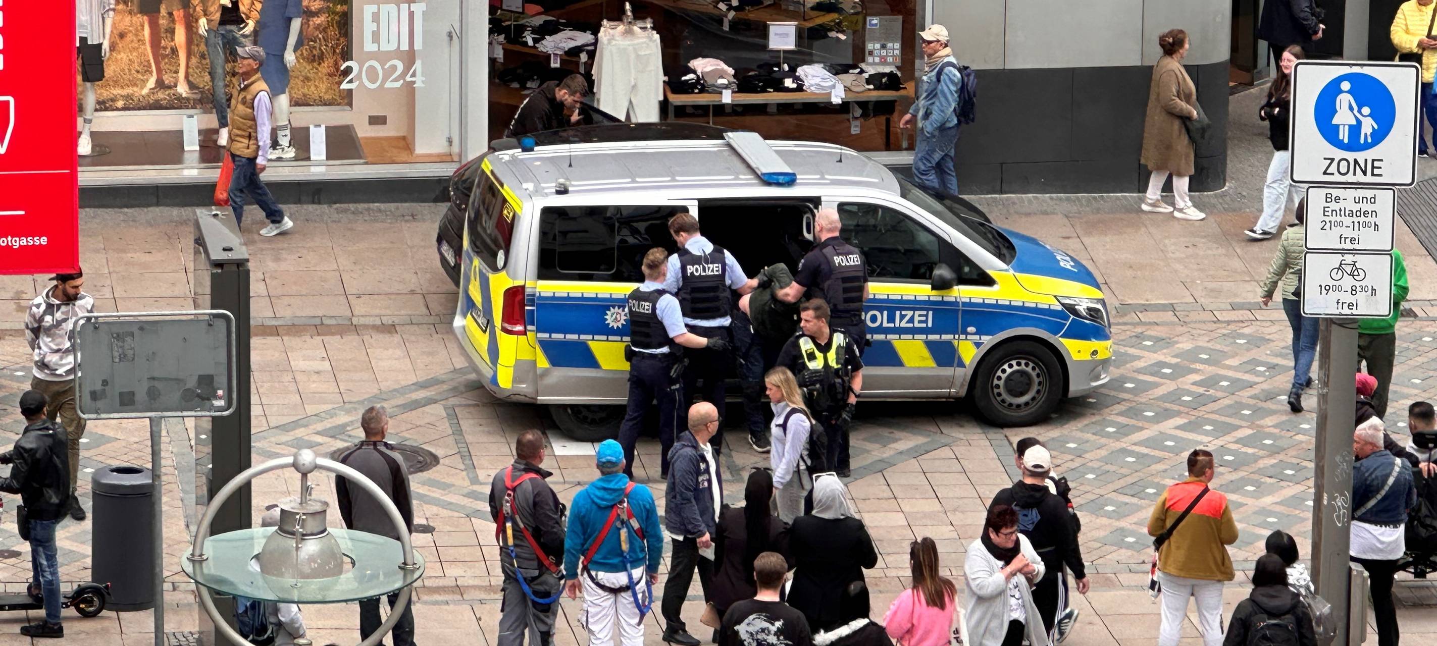 Dortmund: Verfolgungsjagd endet im Schaufenster