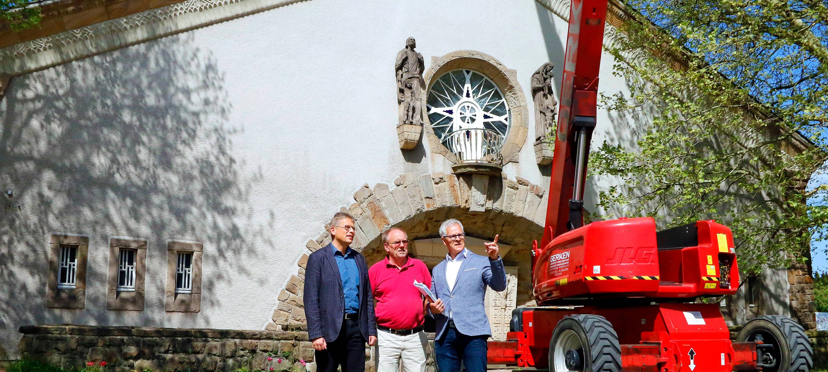 Große Trauerhalle bald fertig