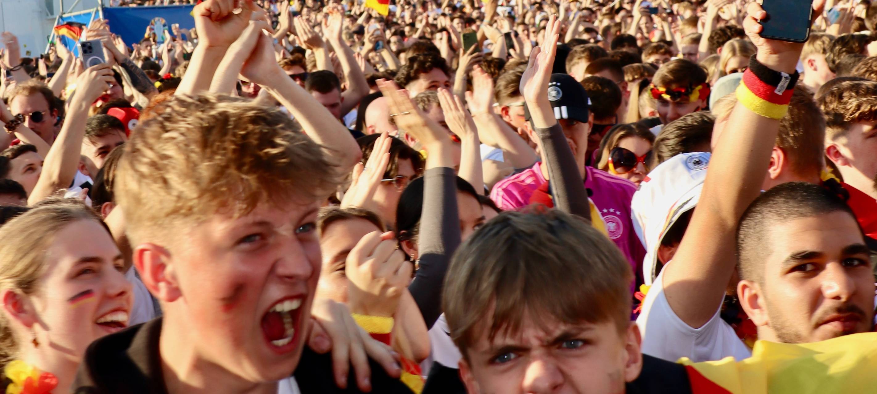 Dortmund feiert: Public Viewing der Europameisterschaft - Deutschland gegen Ungarn und Türkei gegen Georgien