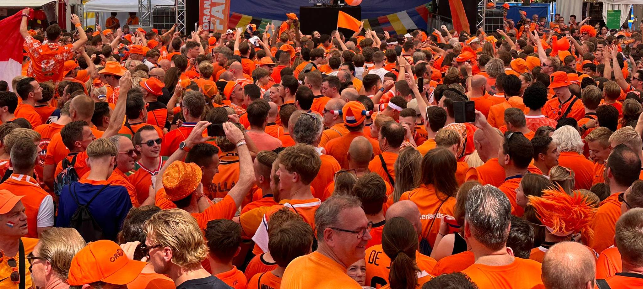 160.000 Fans feiern größtenteils friedlich in Dortmund