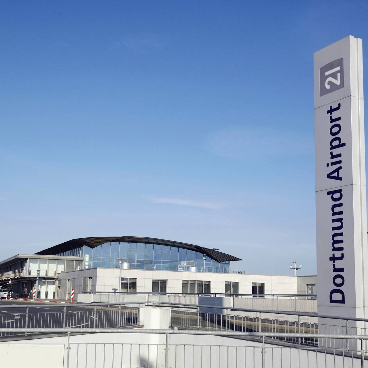 Der Dortmunder Airport von vorne