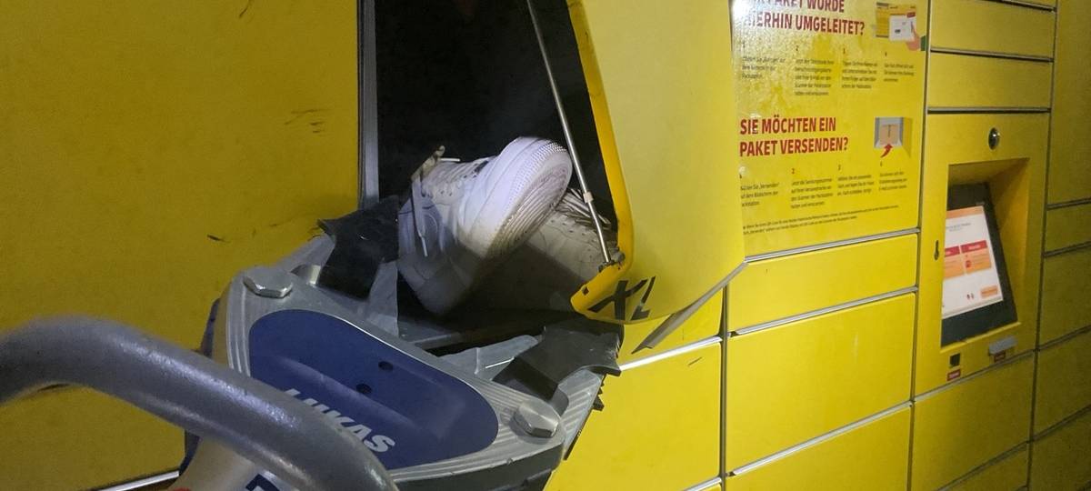 Jugendlicher in Packstation in Dortmund eingeschlossen