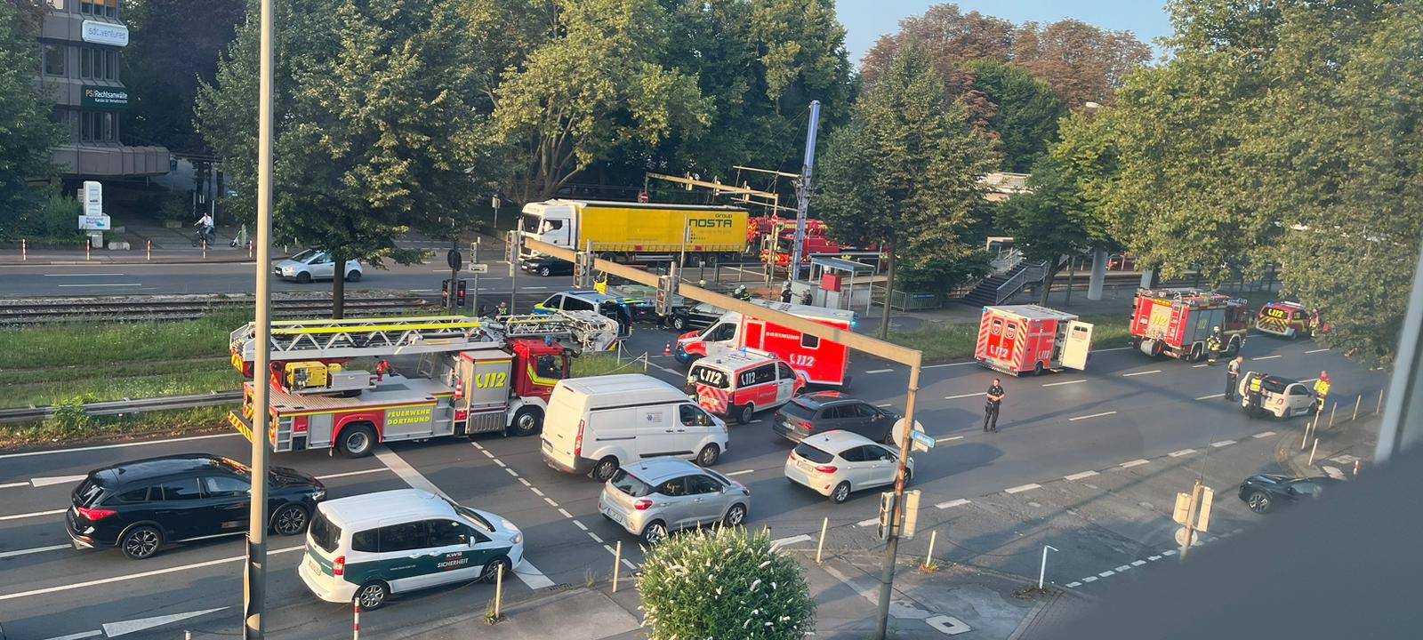 Teilweise Sperrung der B1 Richtung Bochum nach Auffahrunfall