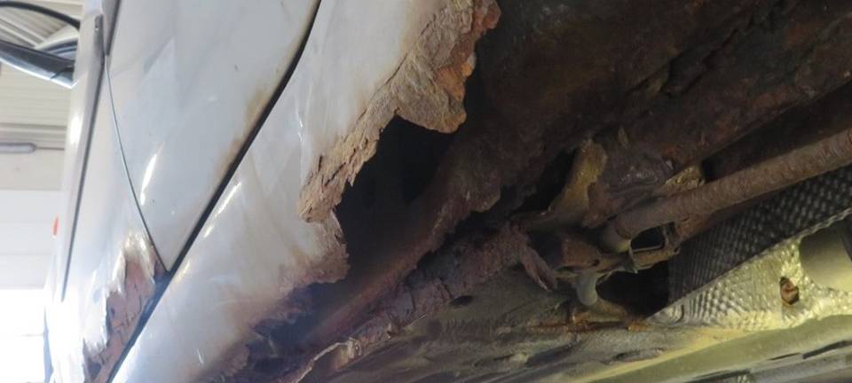 Verrostetes Auto stillgelegt