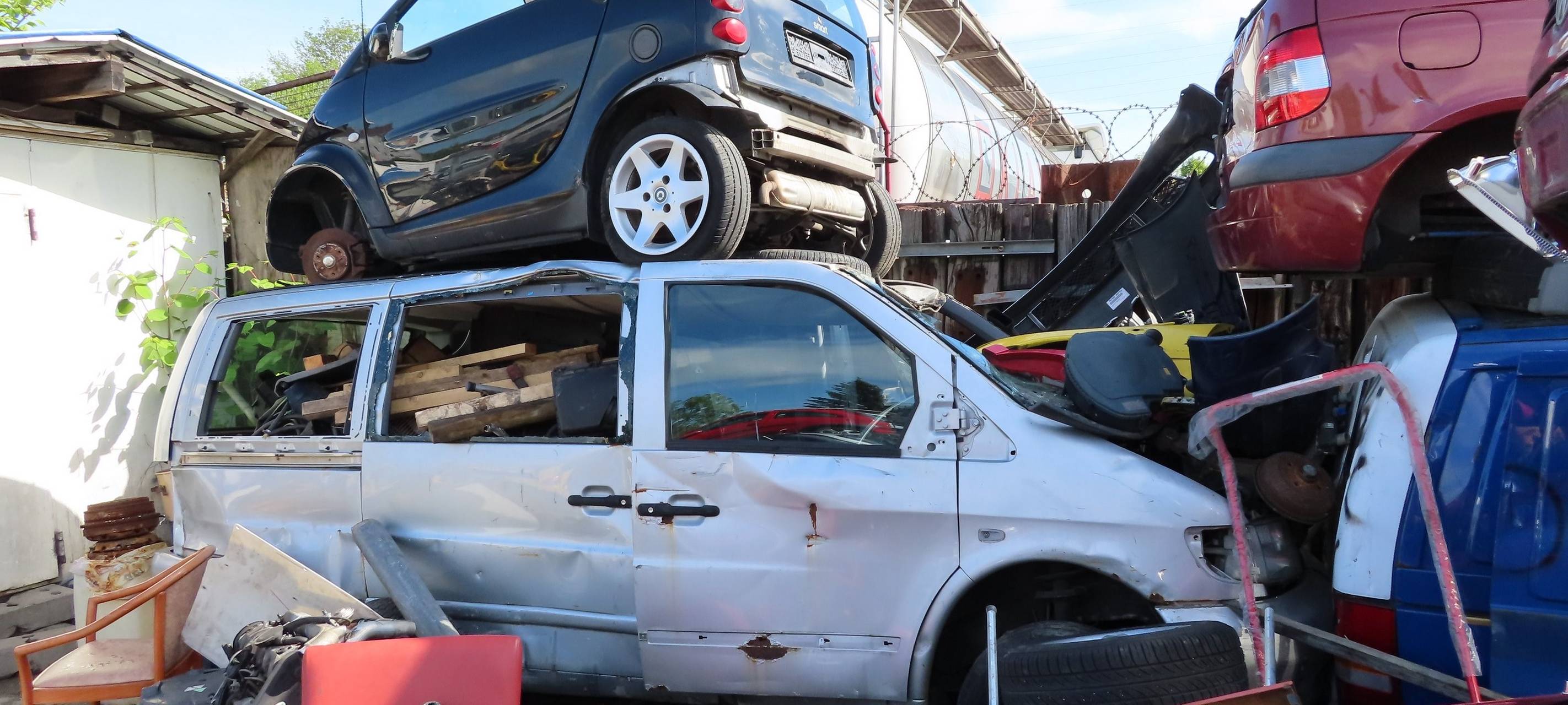 Illegaler Schrottplatz durchsucht