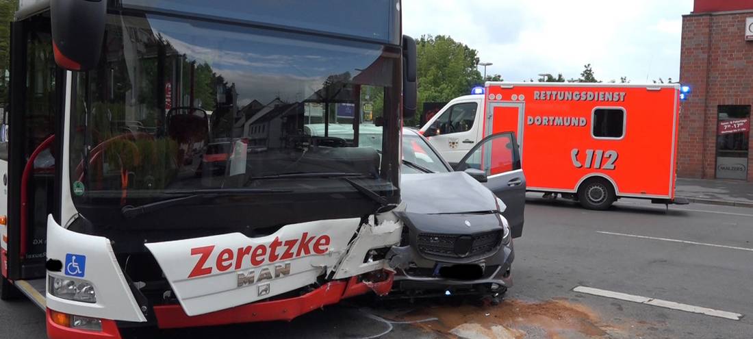 Vier Verletzte nach Unfall mit Linienbus