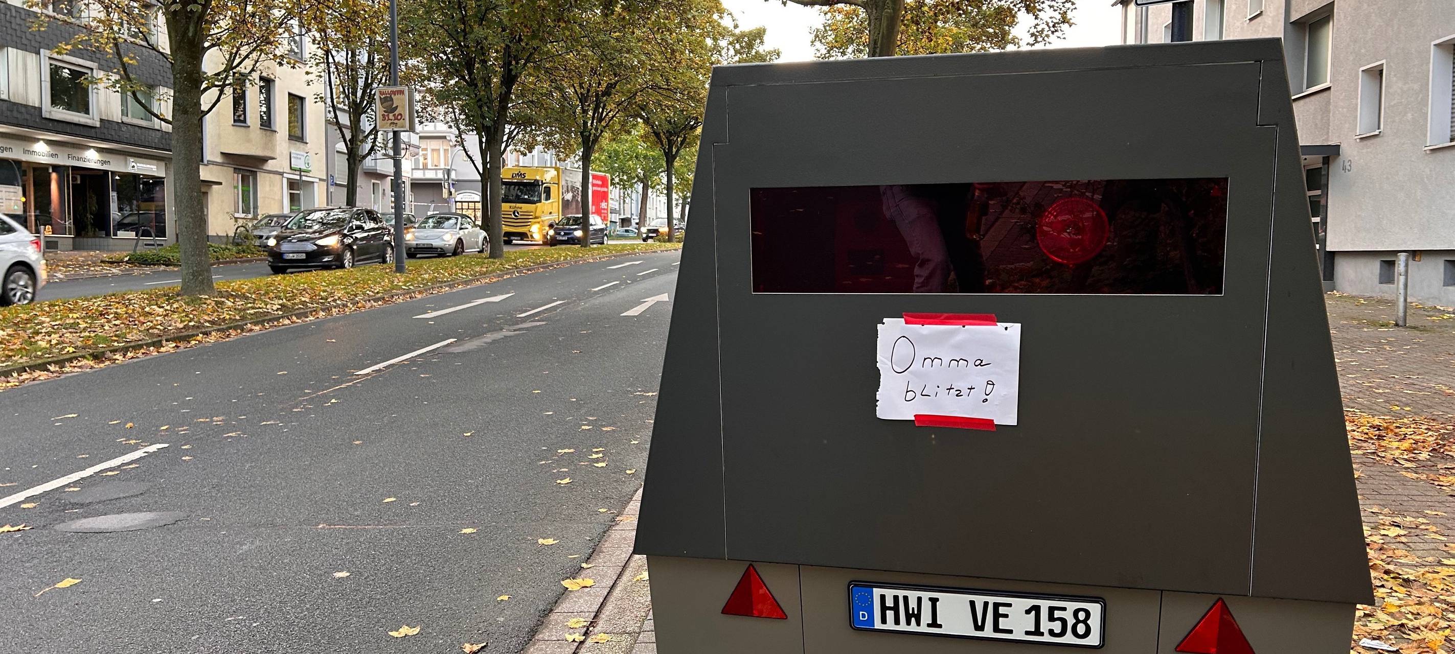 Ihr habt abgestimmt: Dortmunder Blitzer-Anhänger heißt Omma!