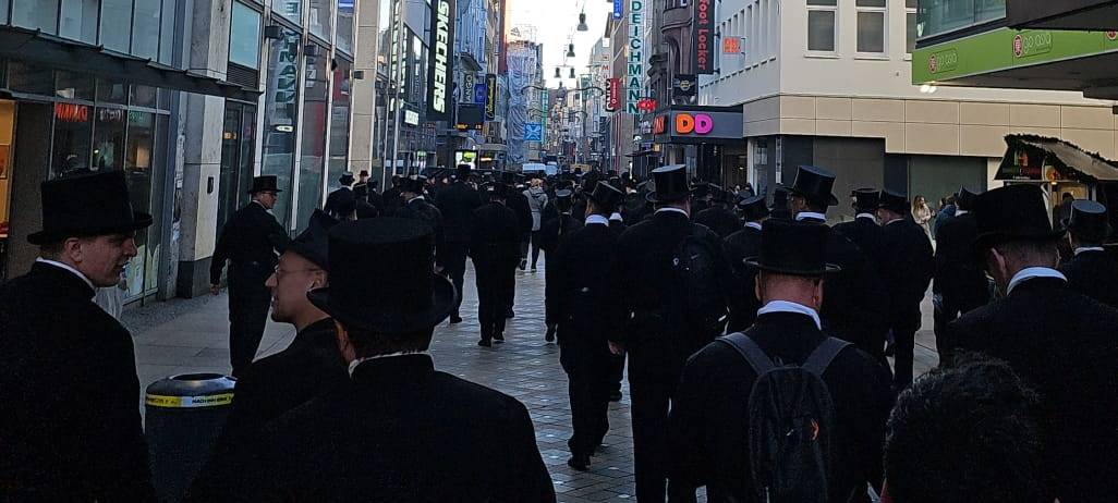 Schornsteinfeger verteilen Glück in Dortmund