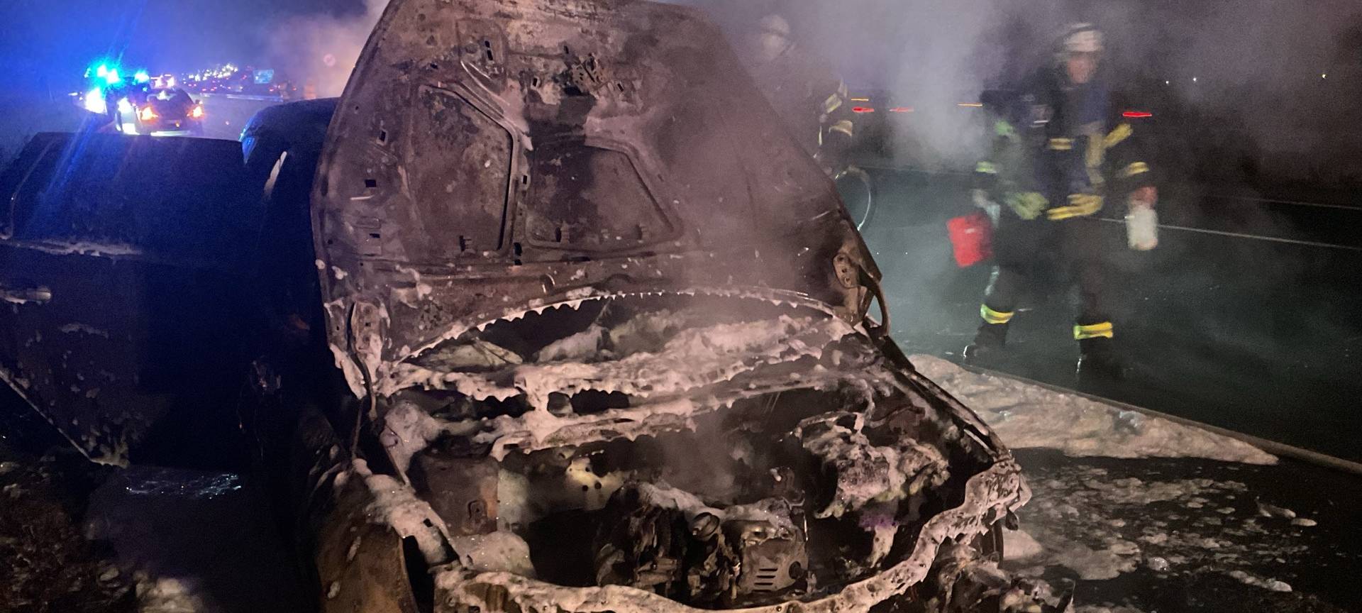 Brennendes Auto auf A45 in Dortmund