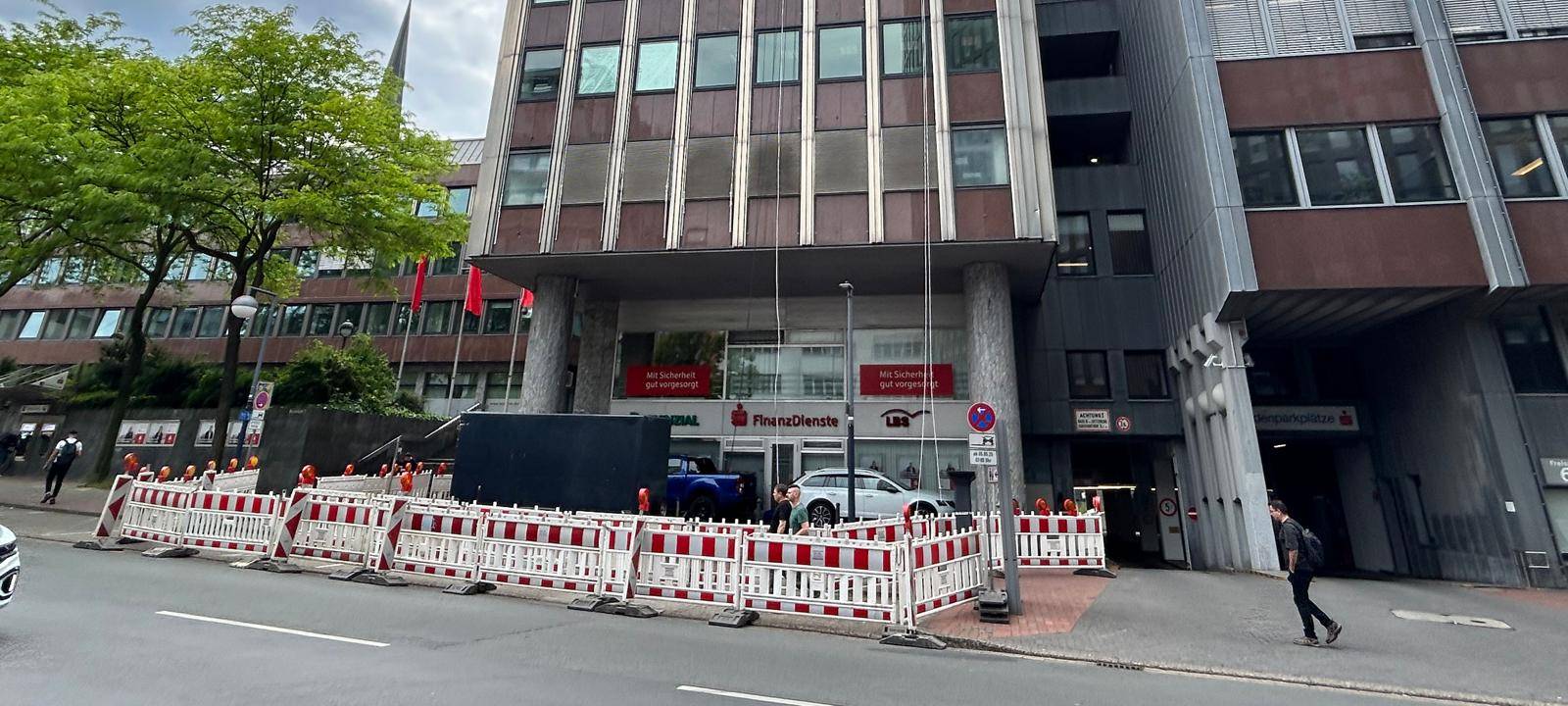 Fassadenschäden an Sparkassen-Gebäude in Dortmund