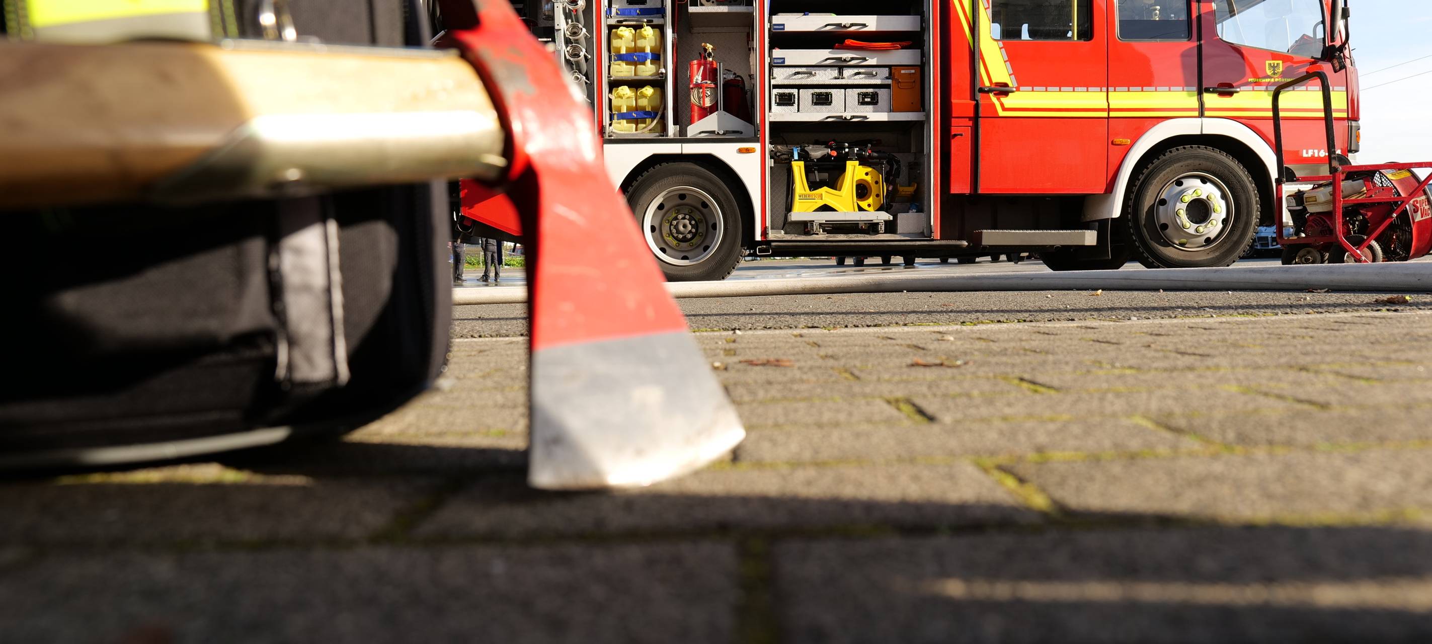 Symbolbild Feuerwehr Dortmund, auf ein Löschfahrzeug zu sehen ist.