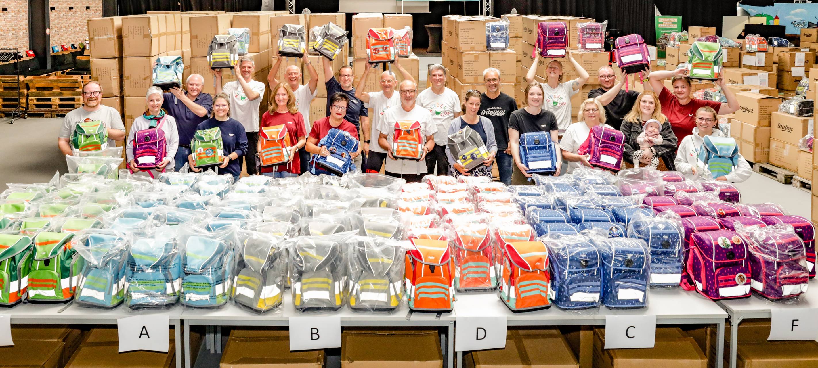 Dortmund: 4.000 Schulranzen verschenkt