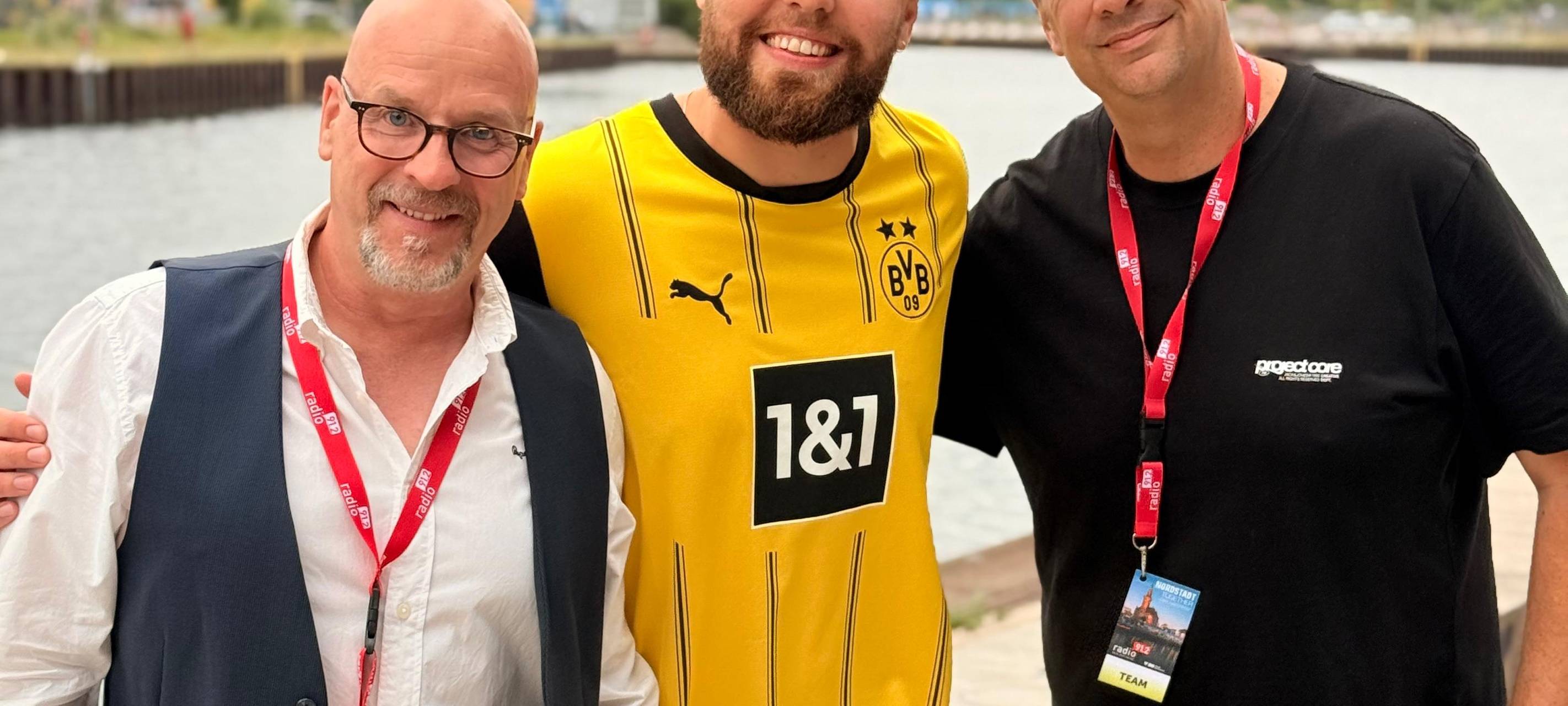 Chris de Sarandy beim Hafenfest in Dortmund mit Michael Hendriks (li.) und Tim Schmutzler von Radio 91.2