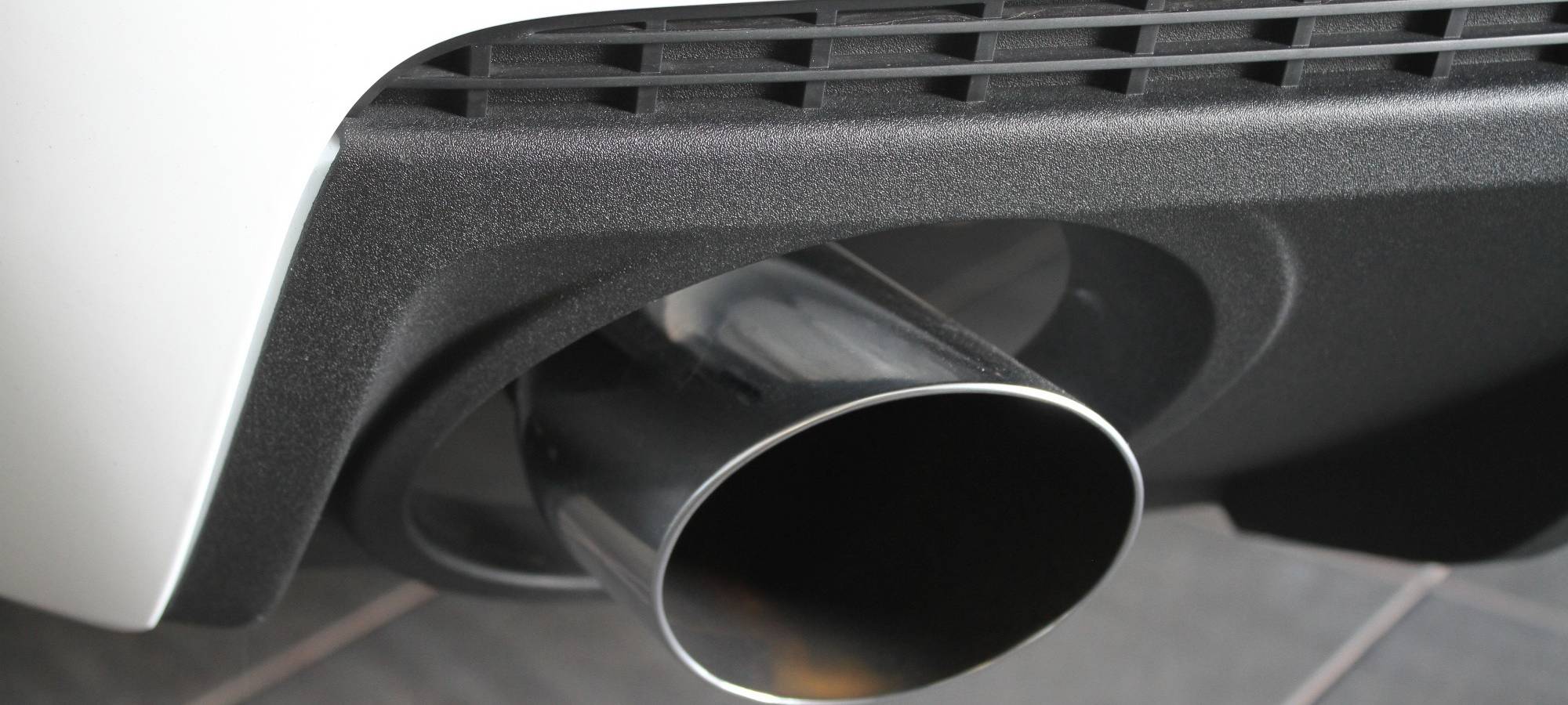 Symbolbild: Auspuff