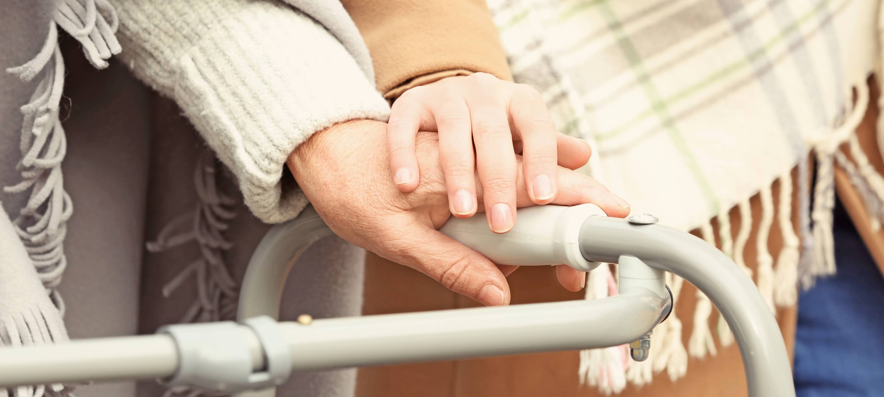 Rollator mit zwei Händen