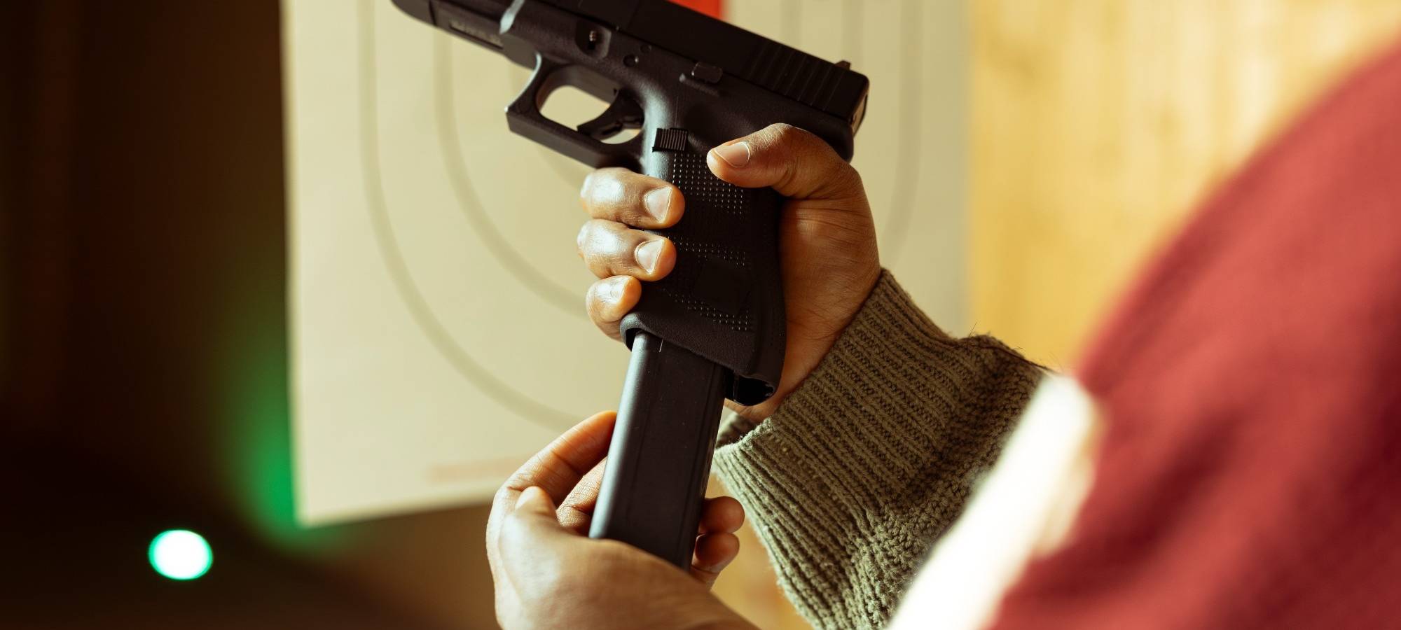 Symbol: Schusswaffe wird geladen