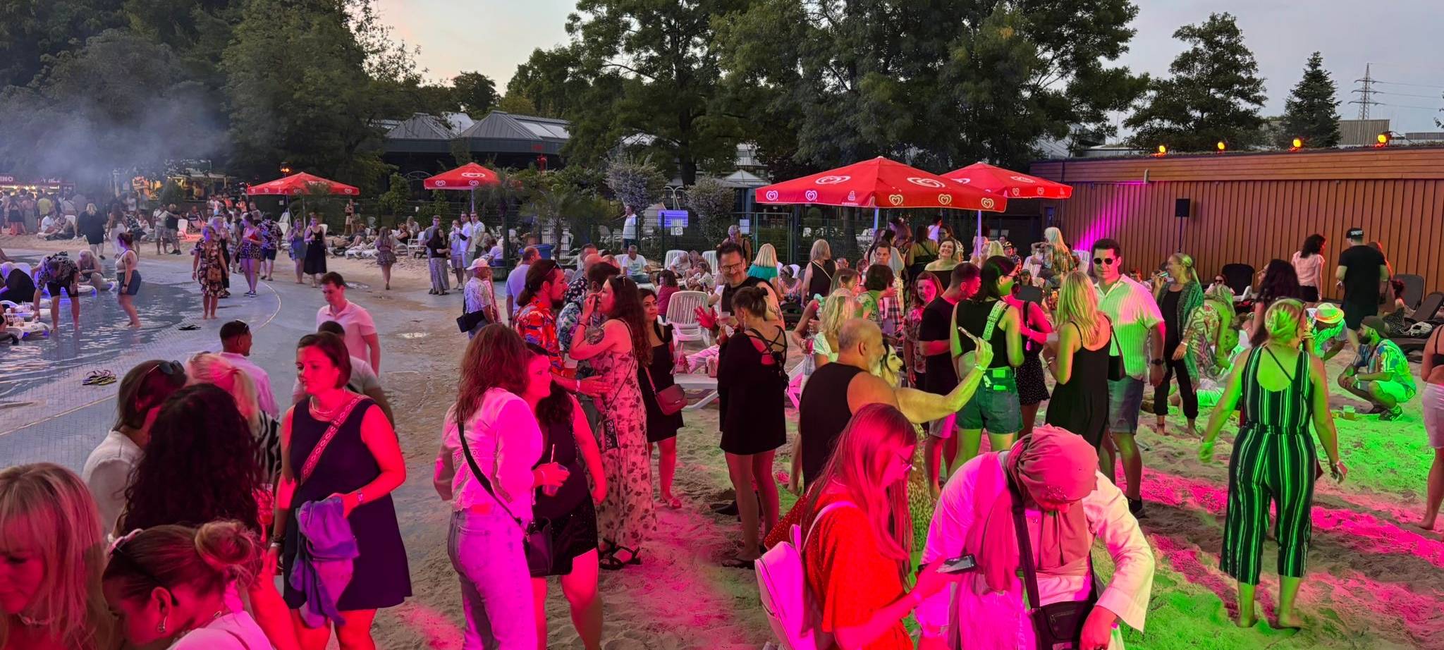 Voller Erfolg: Freibad-Freitag und Sunset-Beach-Club