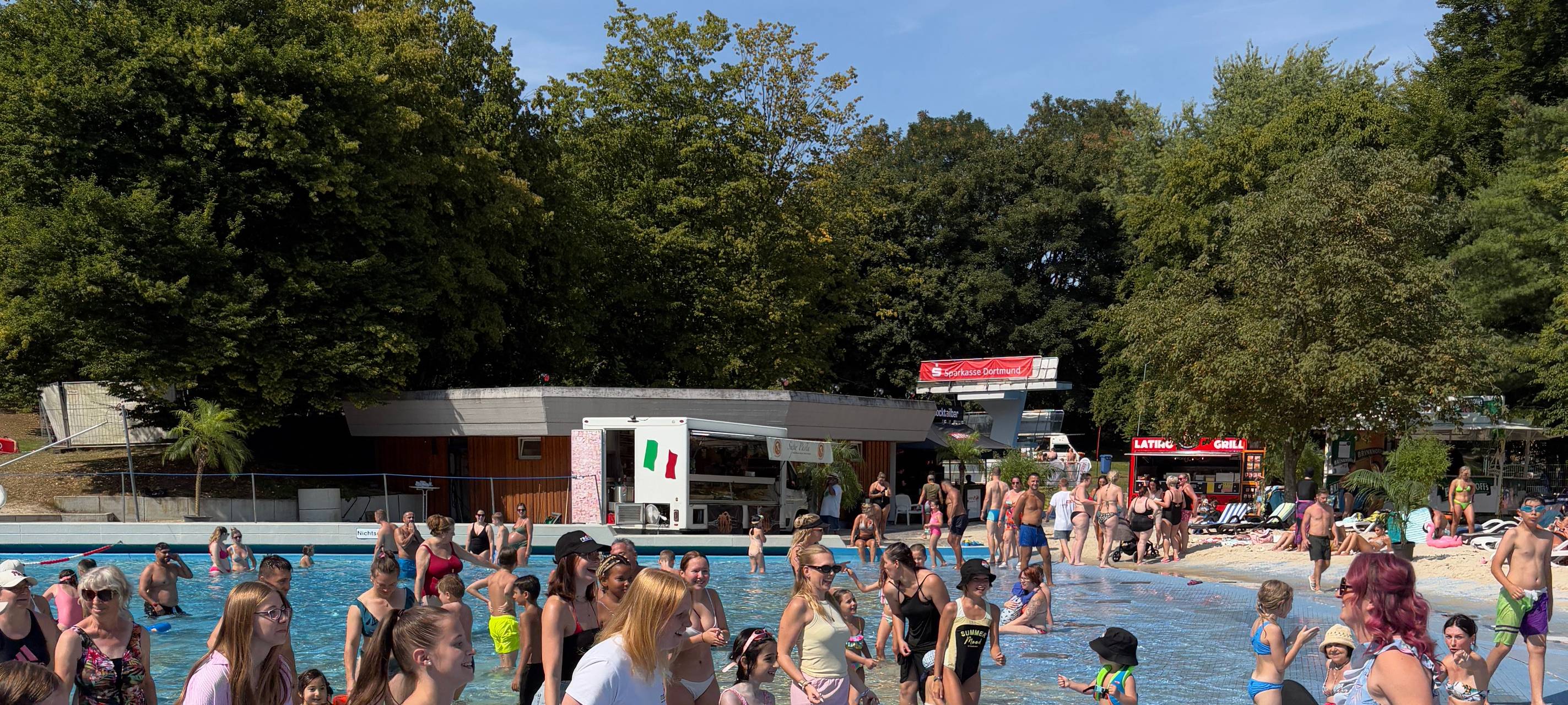 Voller Erfolg: Freibad-Freitag und Sunset-Beach-Club