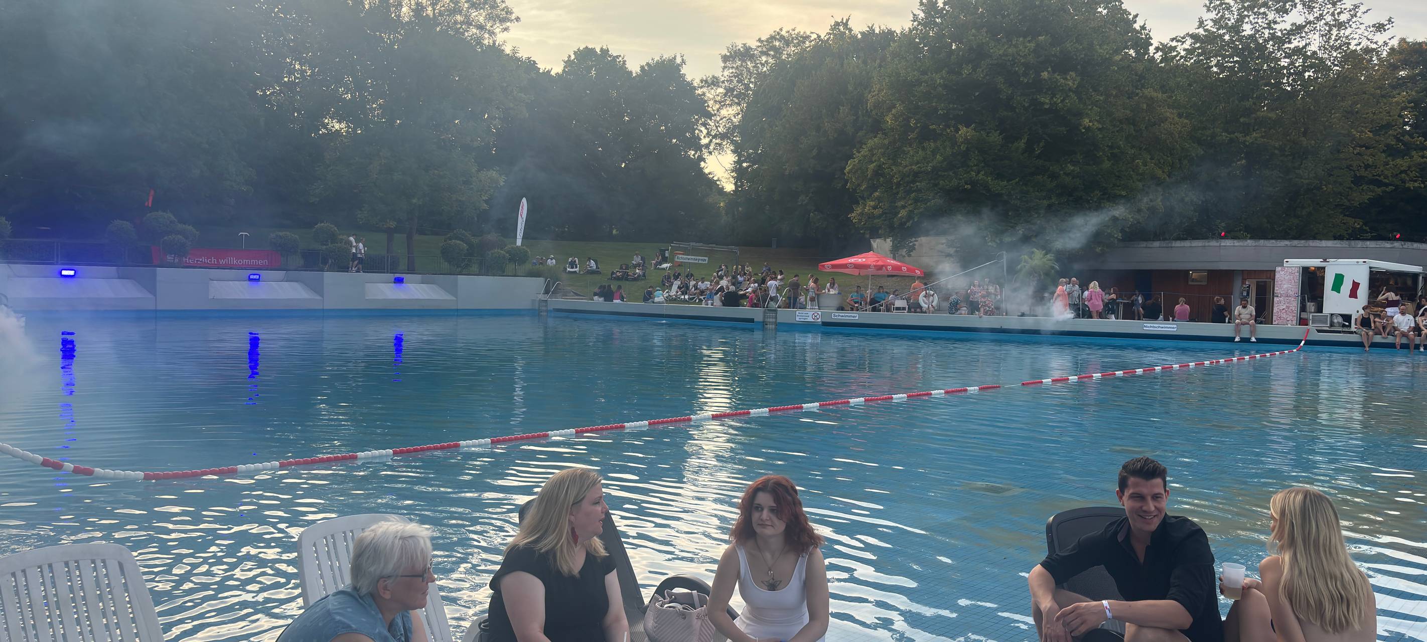 Voller Erfolg: Freibad-Freitag und Sunset-Beach-Club