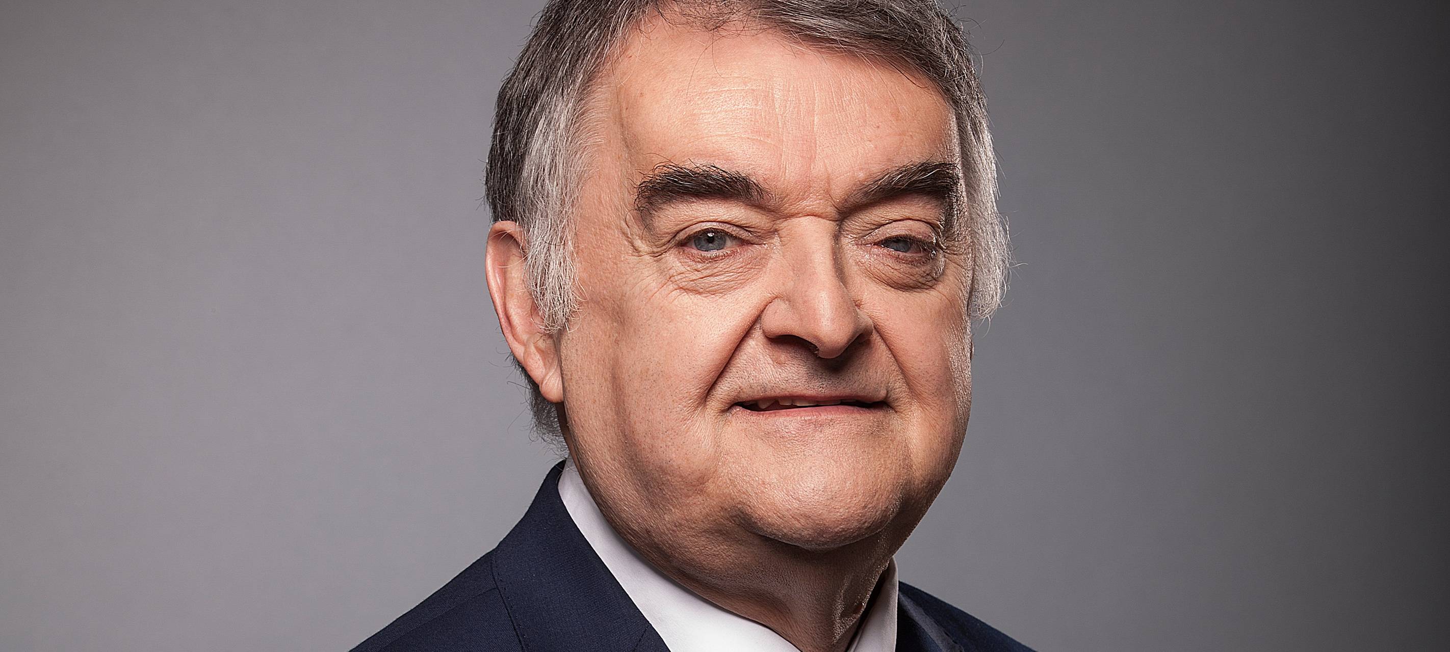 Reul legt neuen Verfassungsschutzbericht für NRW vor