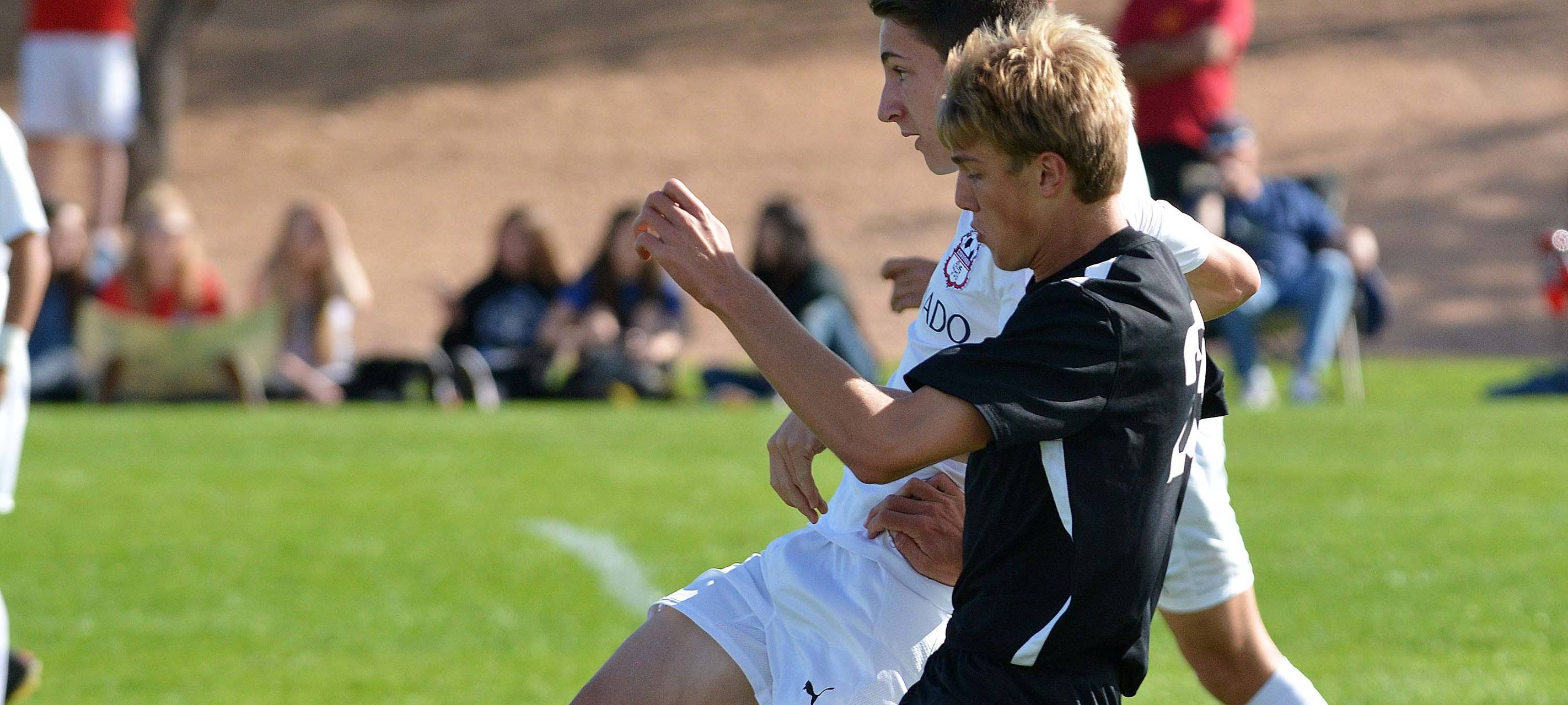 Zweikampf beim Fußball