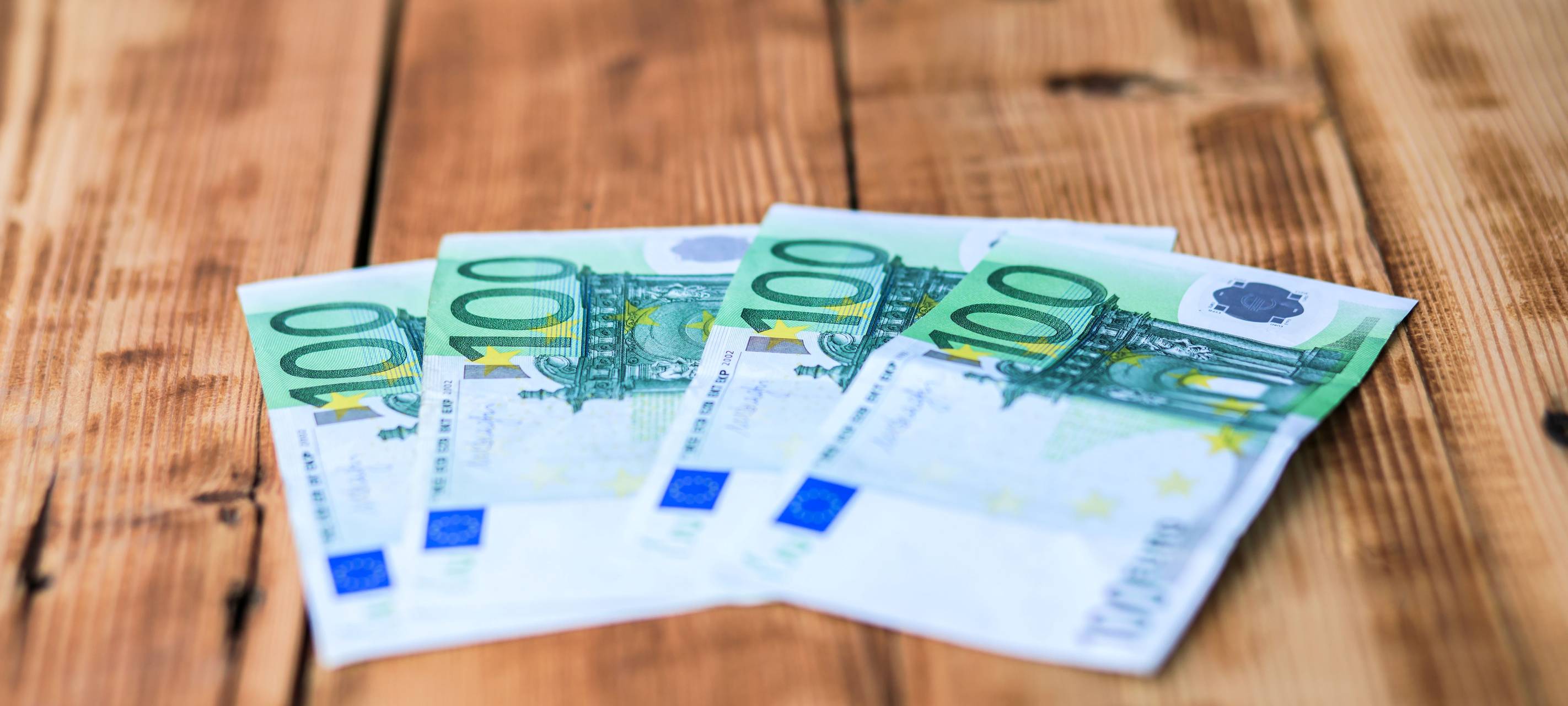 Vier 100 Euroscheine