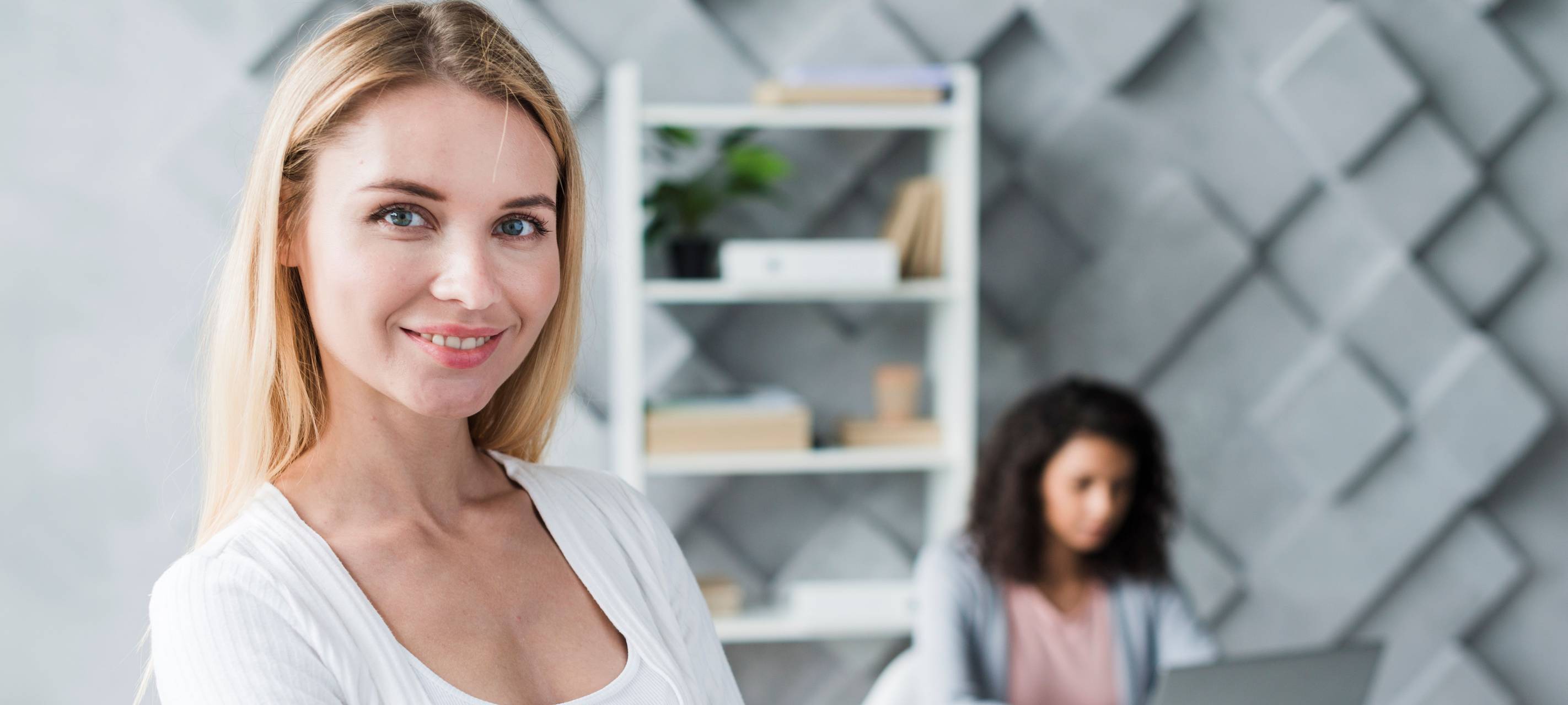 Zwei Frauen im Büro