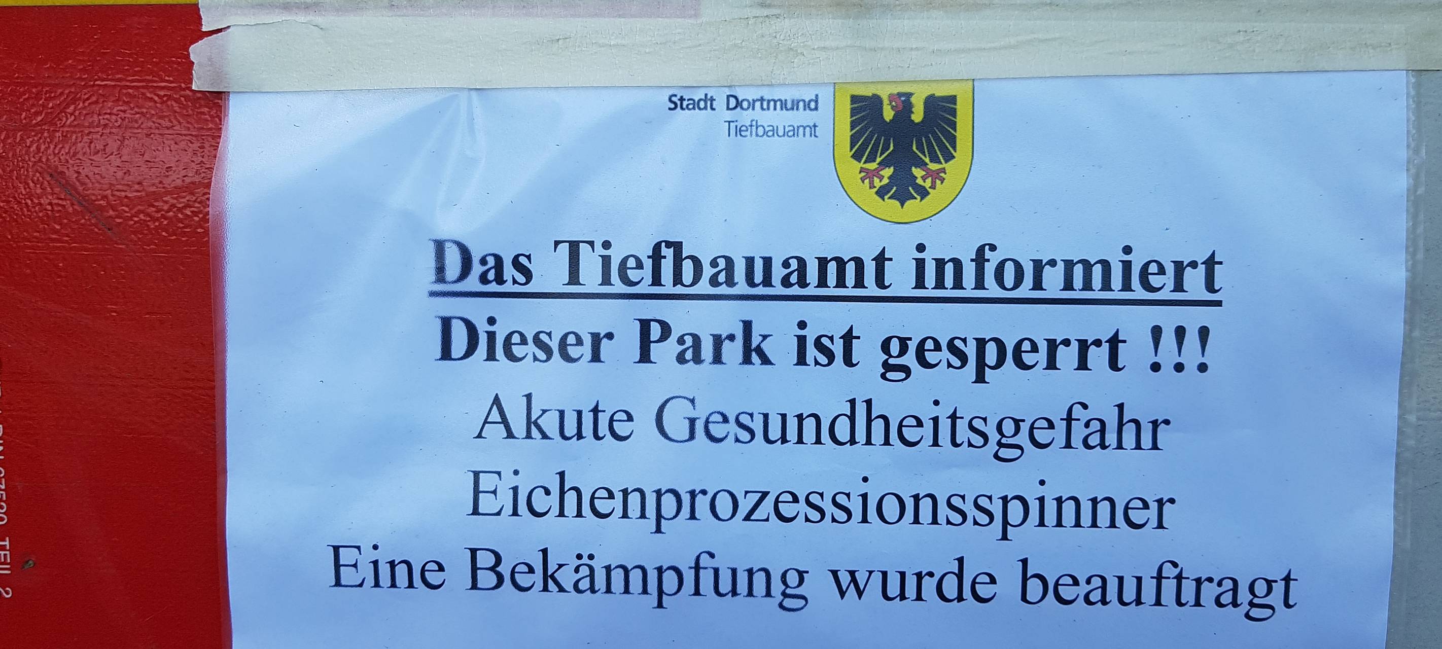 Menschen ignorieren Sperrungen