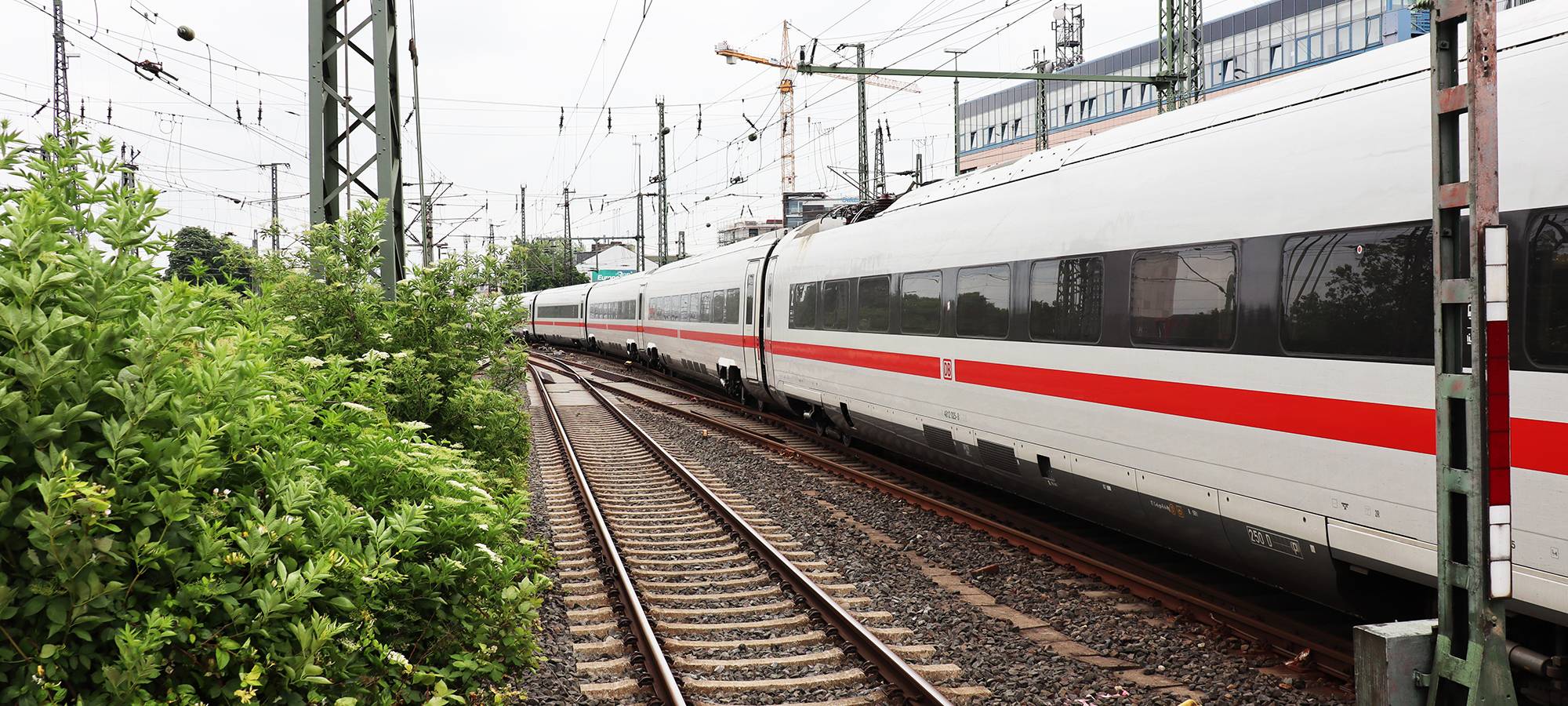Oberleitungsschaden repariert - Bahnverkehr läuft wieder