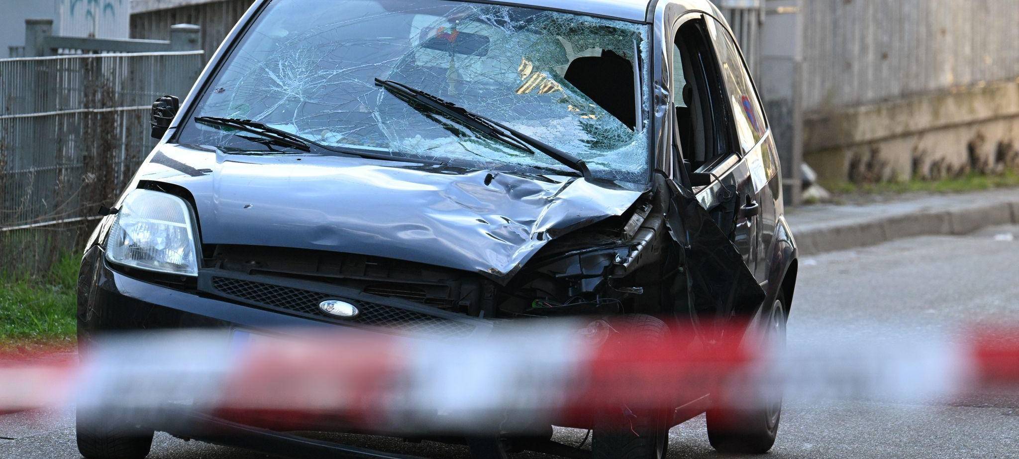 Auto fährt in Menschenmenge in Mannheim