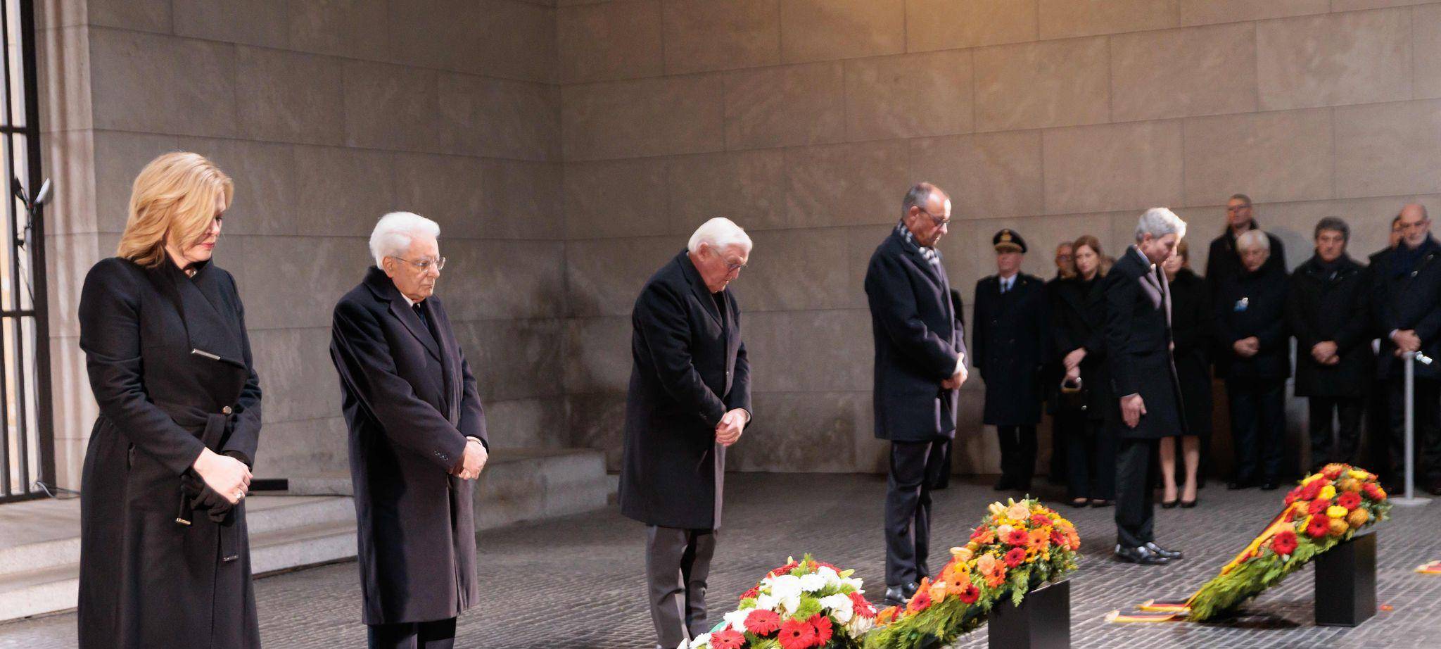 Gedenkveranstaltungen am Volkstrauertag in Berlin - Neue Wache
