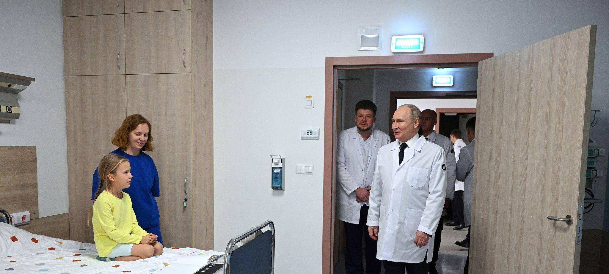 Putin besucht Nationales Medizinisches Forschungszentrum