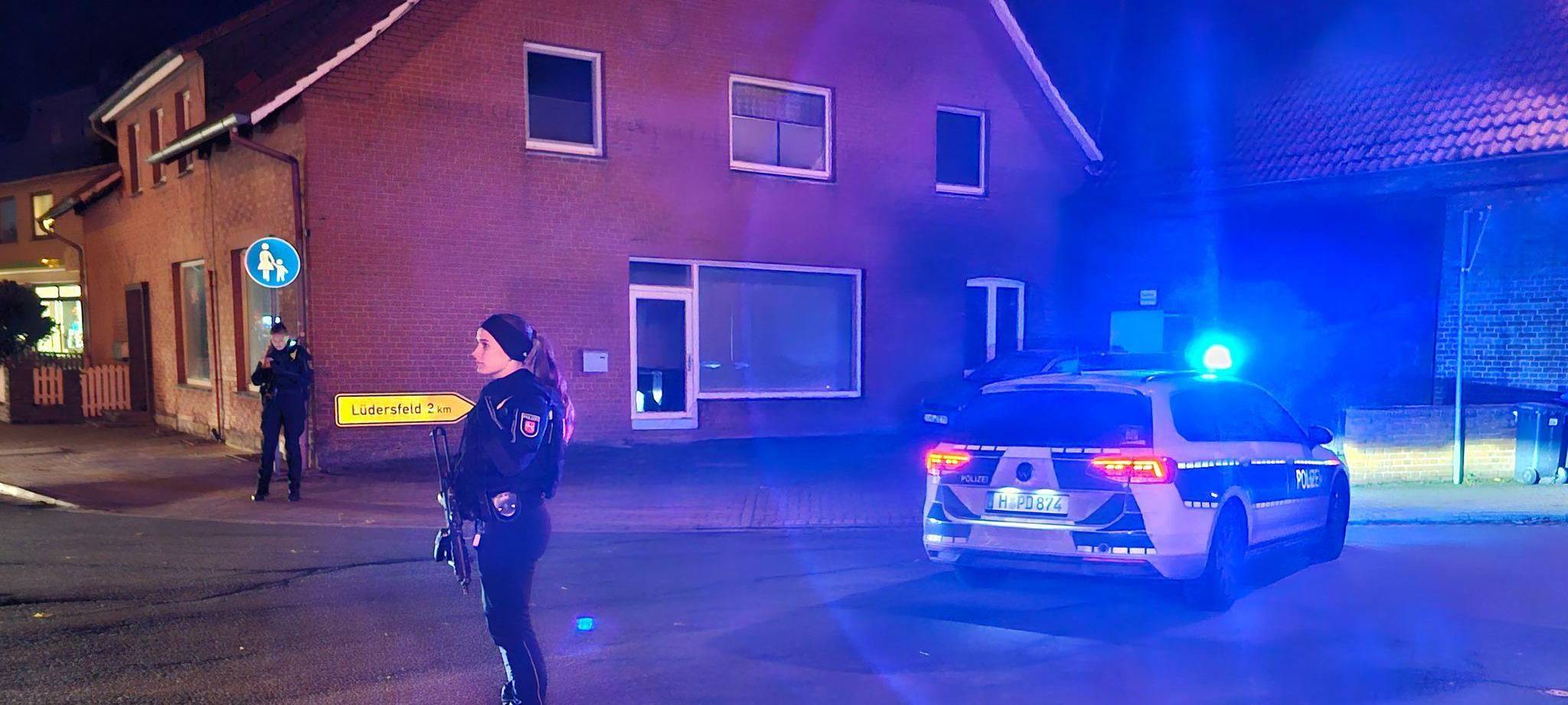 Polizeieinsatz in Niedersachsen - Beamte warnen Bevölkerung