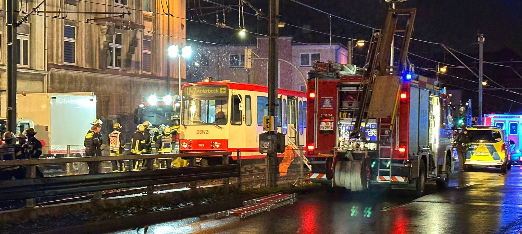 Polizei Dortmund: Fußgänger von Straßenbahn erfasst