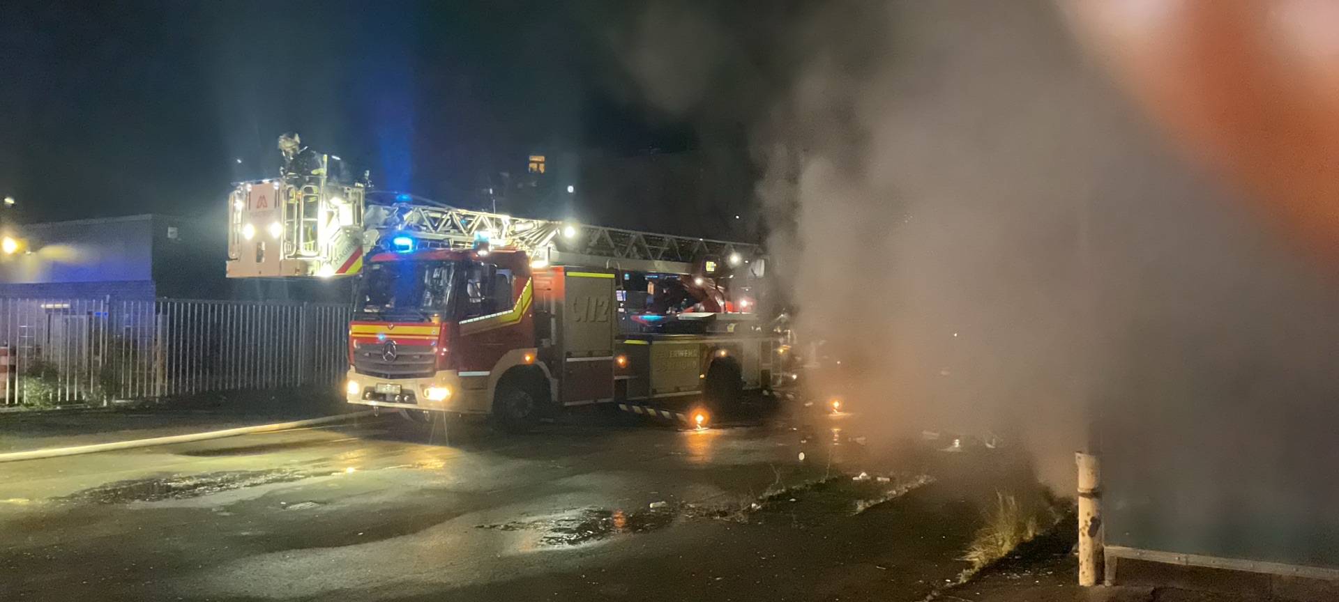Großbrand in Nordstadt: Feuerwehr Dortmund löscht Kellerbrand