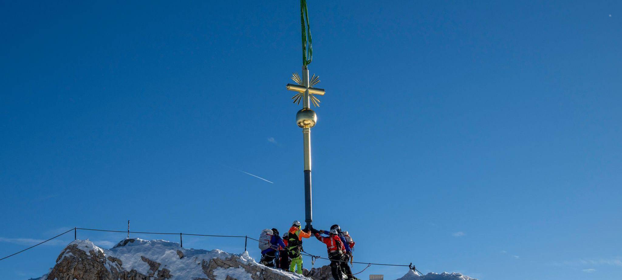 Rücktransport des Zugspitz-Gipfelkreuzes