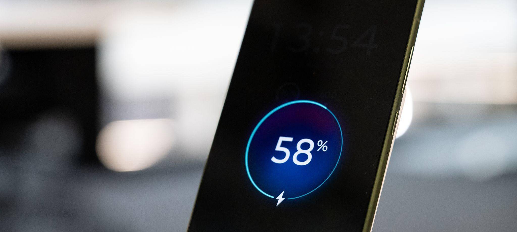 Die Akku-Aufladeanzeige eines Android-Smartphones