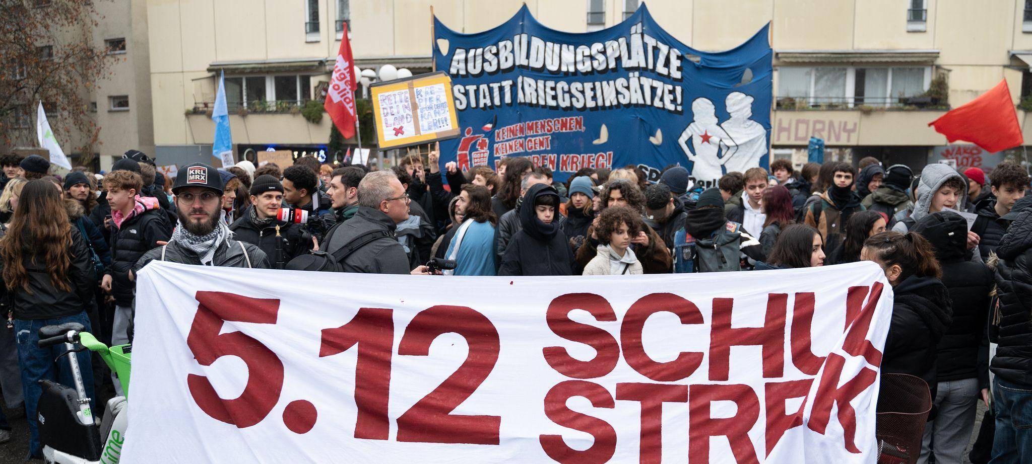 Bundesweiter Schulstreik gegen Wehrpflicht