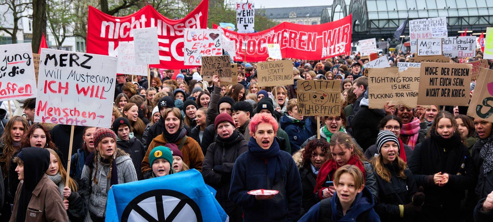 Bundesweiter Schulstreik gegen Wehrpflicht