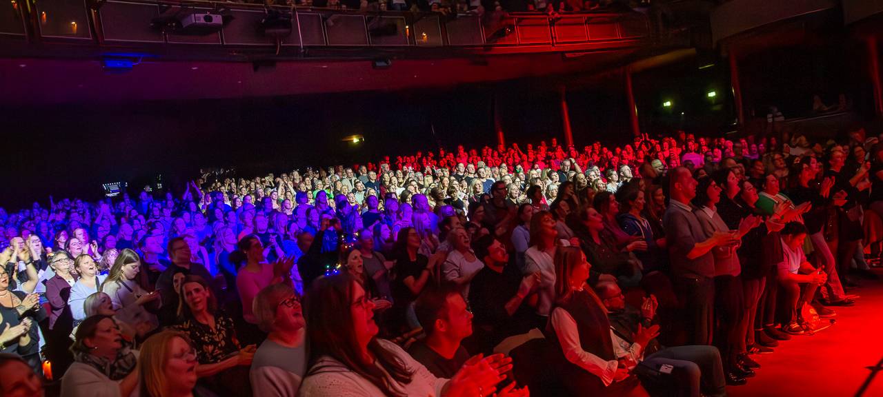 Lichtblicke Weihnachtskonzert: Über 165.000 Euro für den guten Zweck! - Michael Patrick Kelly hautnah