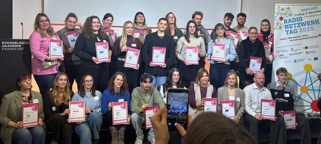 Radio 91.2 erhält das Radiosiegel 2025 für die hervorragende Ausbildung seiner Volontäre.