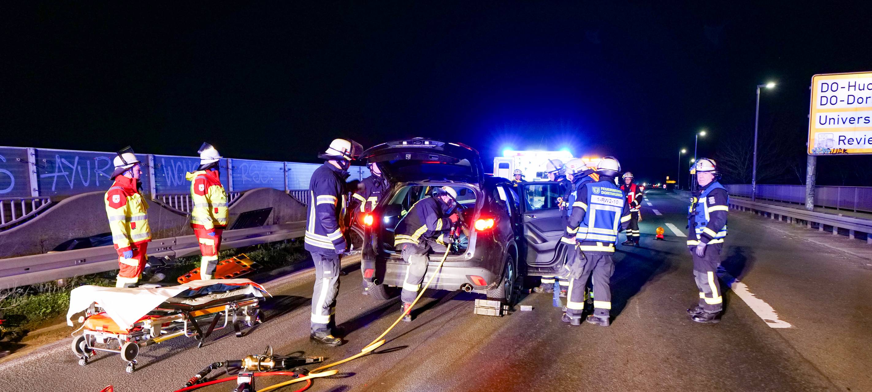 Unfall auf der Mallinckrodtstraße in Dortmund: Eine Person verletzt, Straße gesperrt