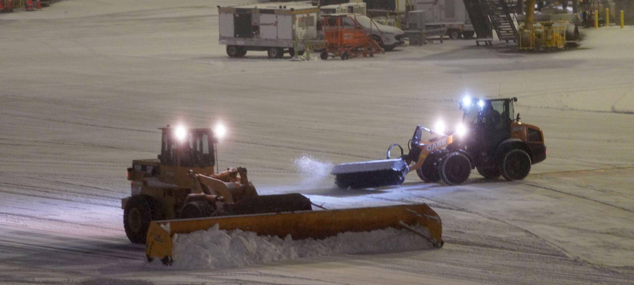 Wintersturm im Nordosten der USA - Flughafen New York