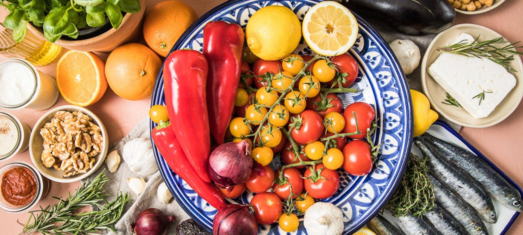 Verschiedene Zutaten der mediterranen Küche