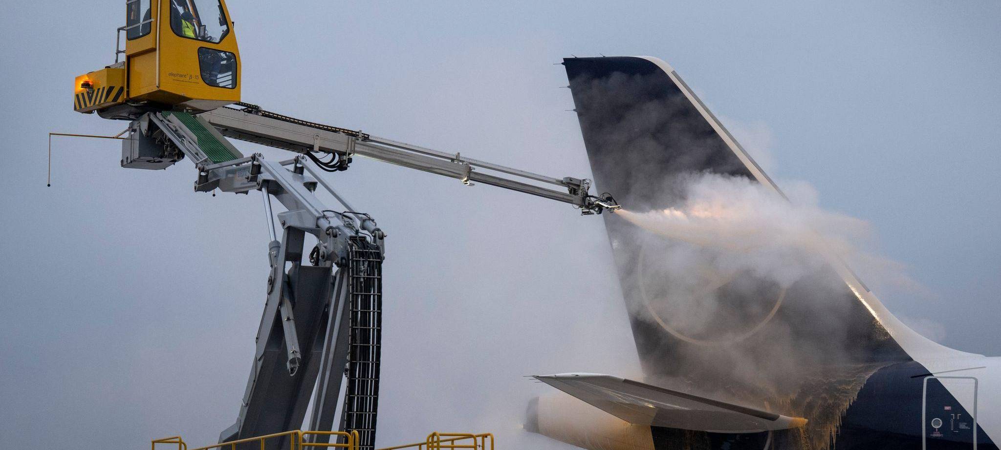 Flugzeugenteisung auf dem Frankfurter Flughafen