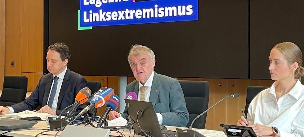 NRW-Innenminister Reul und Verfassungsschutz-Chef Kayser bei einer Pressekonferenz