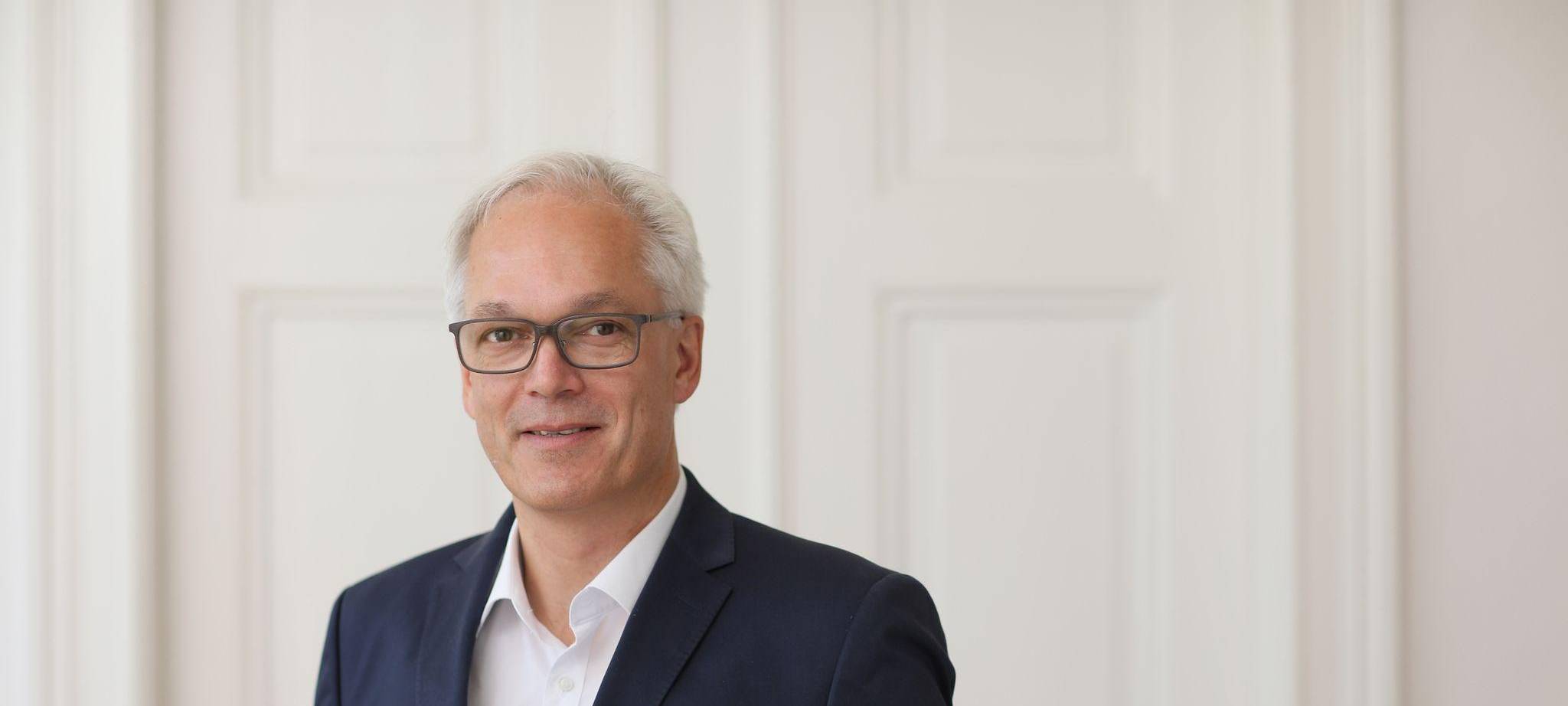 Dr. Peter Meyer ist Fachanwalt für Arbeitsrecht